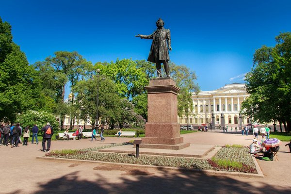 Où trouver les meilleures expériences de plongée avec les dauphins aux Bahamas?