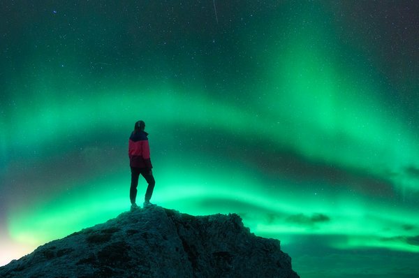 Où trouver les meilleures excursions pour découvrir les aurores boréales en Islande?