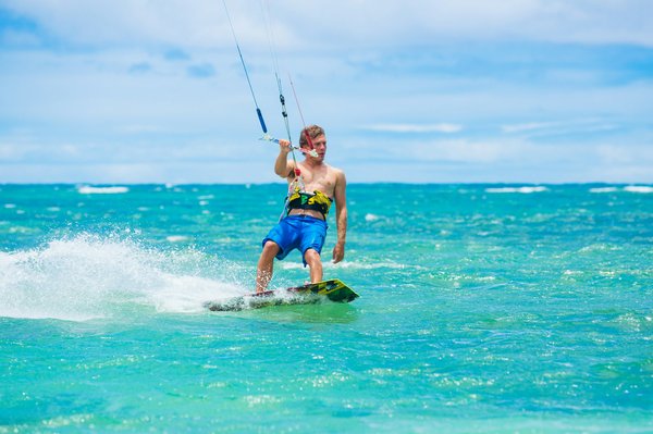 Quels sont les meilleurs spots pour pratiquer le kitesurf dans les îles Canaries?